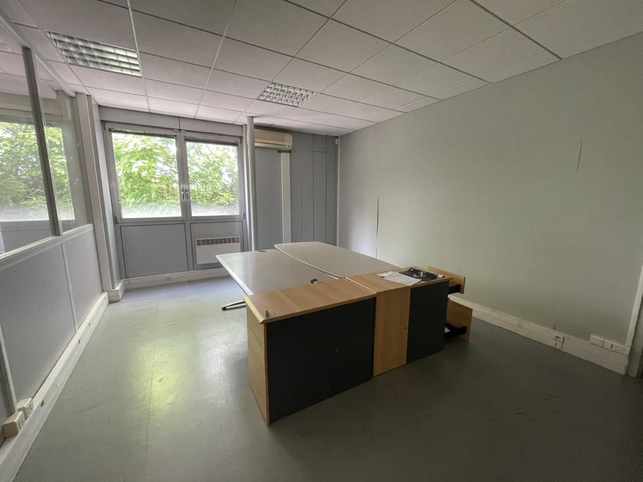 Local d'activité Montigny-le-Bretonneux 2122m² Vente local d'activité Montigny-le-Bretonneux Yvelines OVACT2423127 20